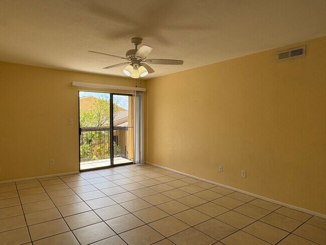 Building Photo - **Coming Soon** 1/1 Condo for Rent in Fort Myers