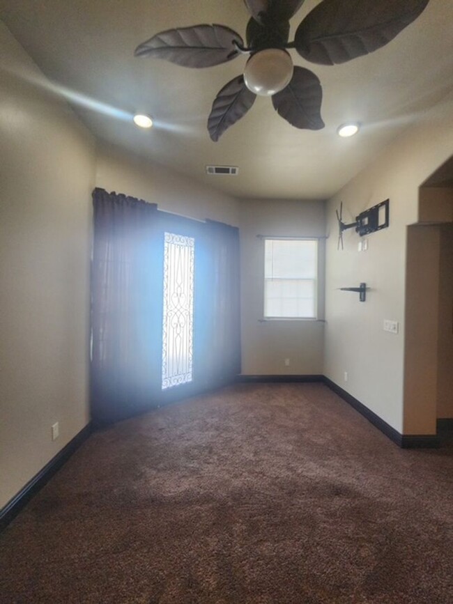 Building Photo - 2331 Calloway Dr