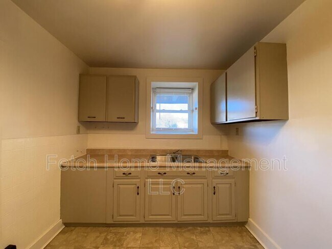 Building Photo - 6 Reese Ave