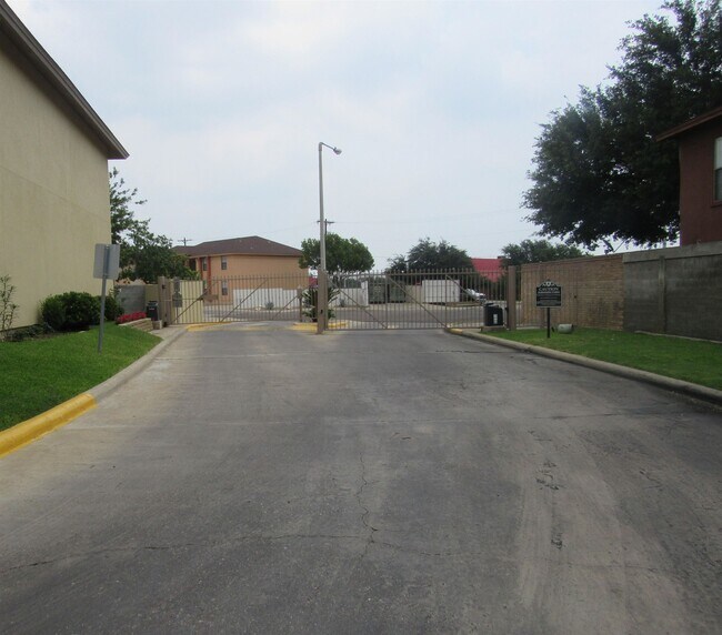 Building Photo - 9804 Cantera Ct