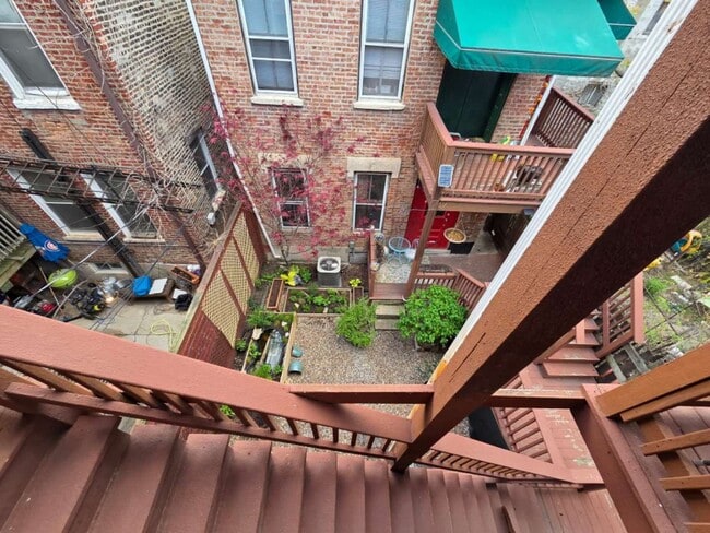 Building Photo - 1532 W 19th St