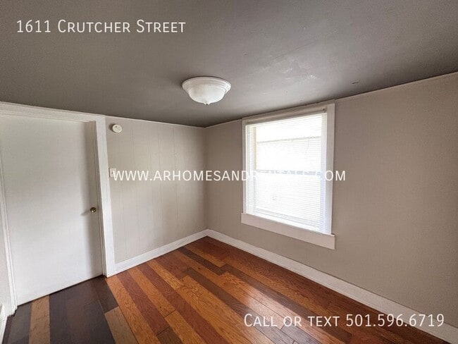 Building Photo - 1611 Crutcher St