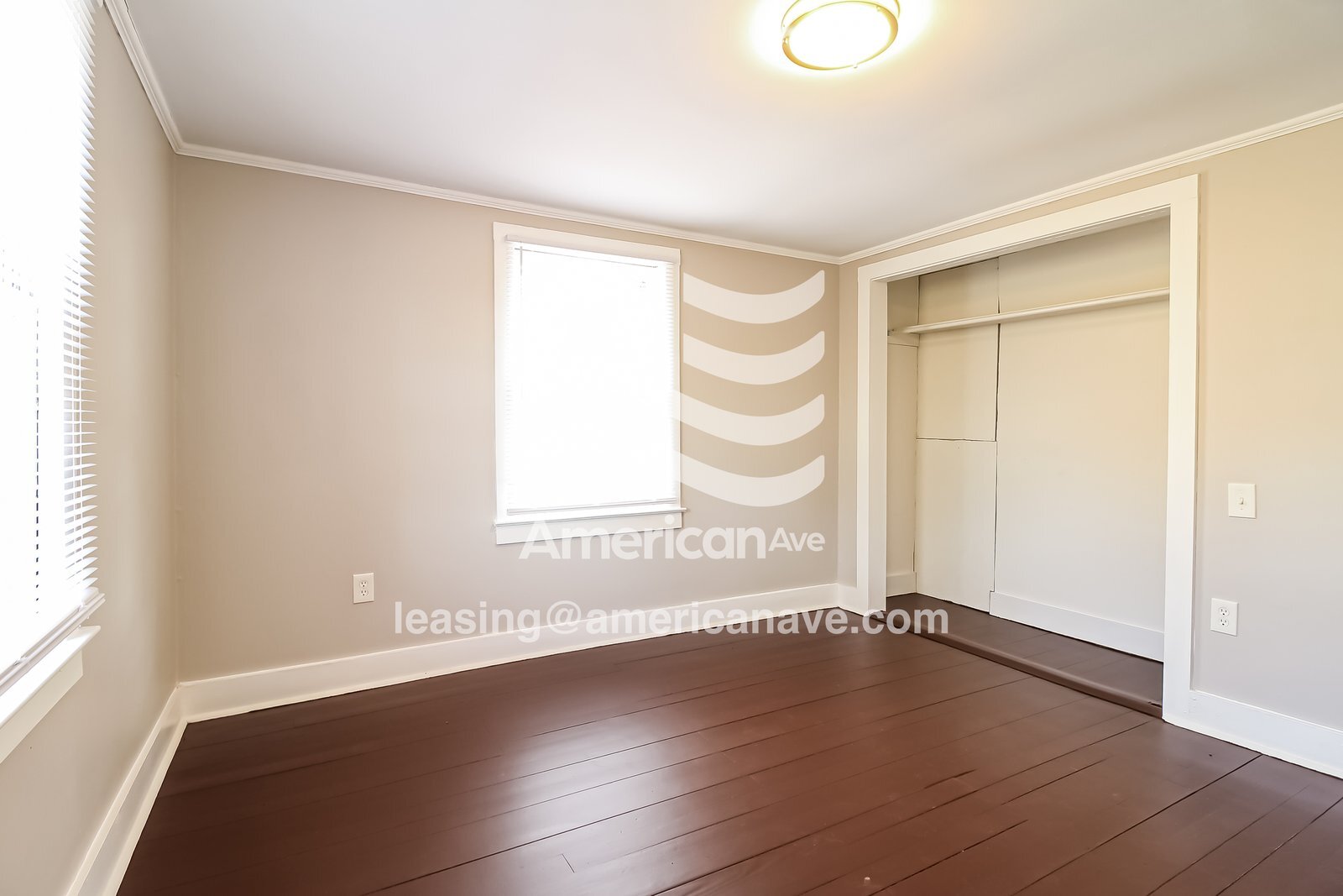 Building Photo - 202 Oak St