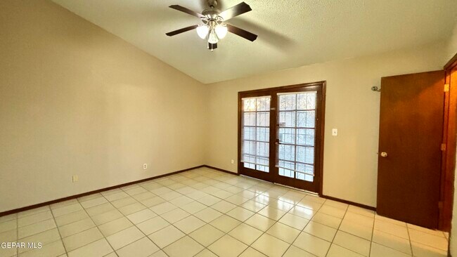 Building Photo - 10960 Delafield Dr