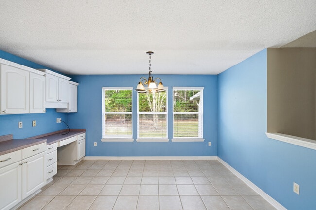 Building Photo - 2490 Pepper Dr