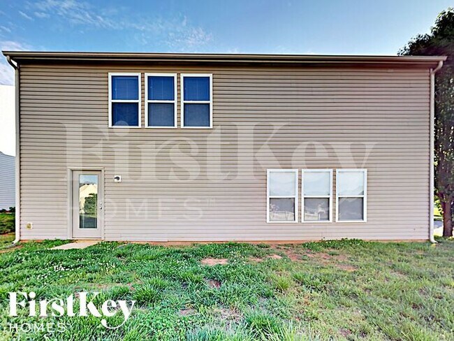Building Photo - 3401 Table Rock Dr