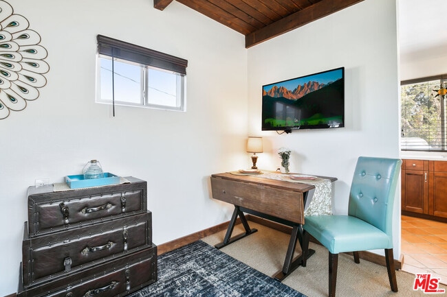 Building Photo - 10721 Aqua Vista St