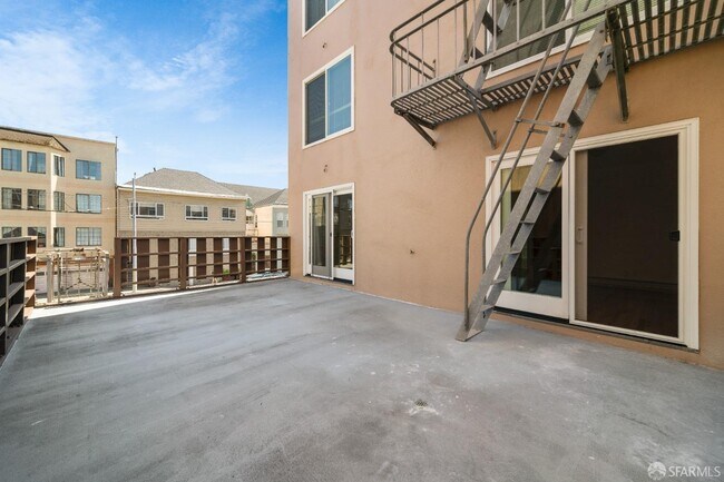 Building Photo - 590 2nd Ave