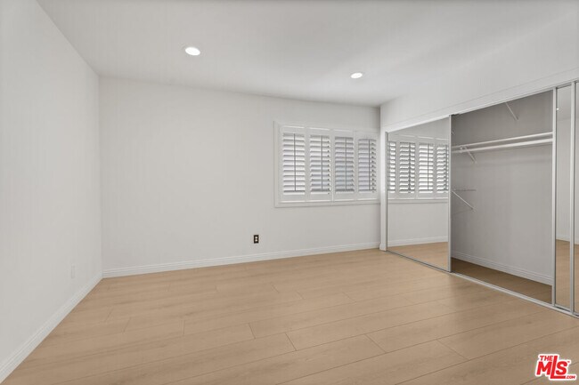 Building Photo - 1850 Midvale Ave