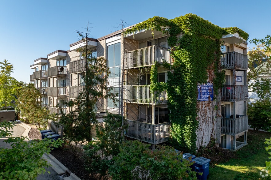 Primary Photo - University Plaza