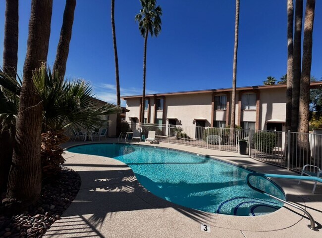 Building Photo - Prime Scottsdale Location! 2 bed 1.5 bath with community pool