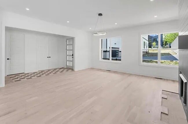 Building Photo - 2323 Carter Ave