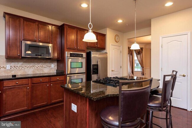 Building Photo - 7108 Sudley Ave