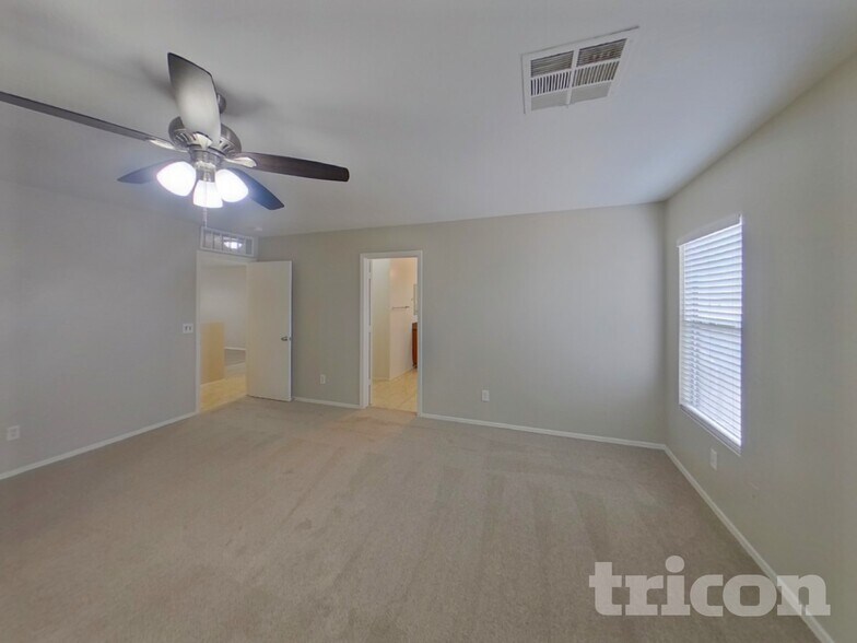 Building Photo - 45542 W Tucker Rd