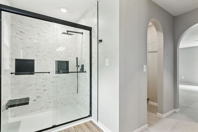 Building Photo - Newly Renovated 4 Bedroom!