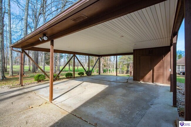 Building Photo - 697 St Andrews Rd