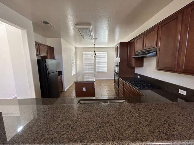 Building Photo - Beautiful & Spacious home in The Desirable...