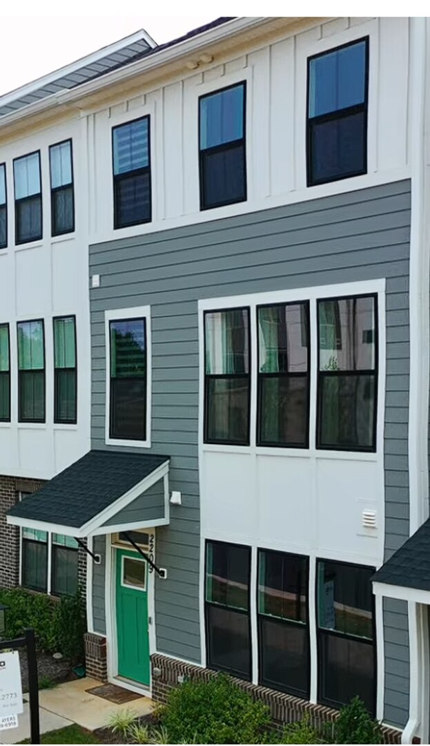 Building Photo - Southwood- Gorgeous style and like new condition with a great location to downtown and the Univer...