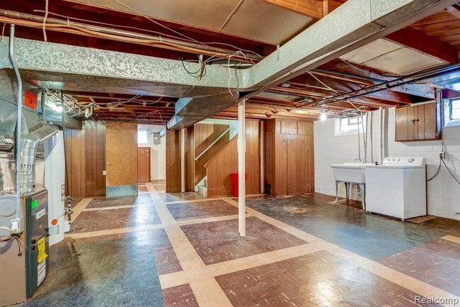 Building Photo - 22780 Courtland Ave