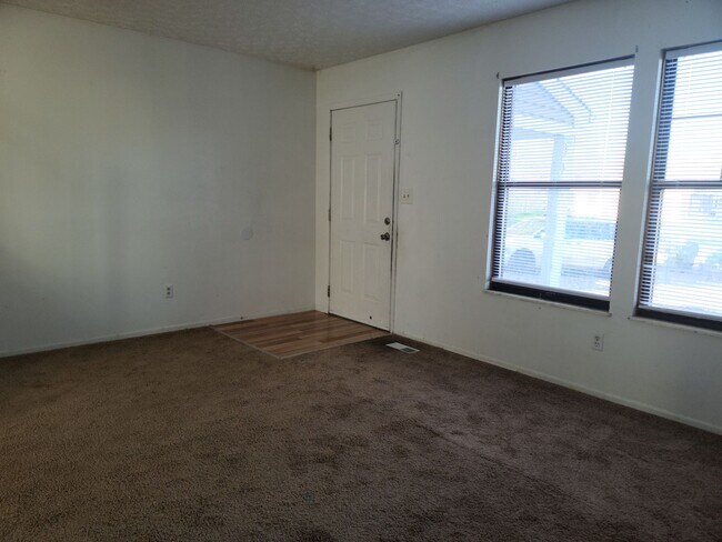 Living room - 4848 Charlton Ct