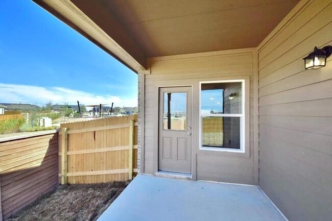 Building Photo - 2036 Port Ellen Dr