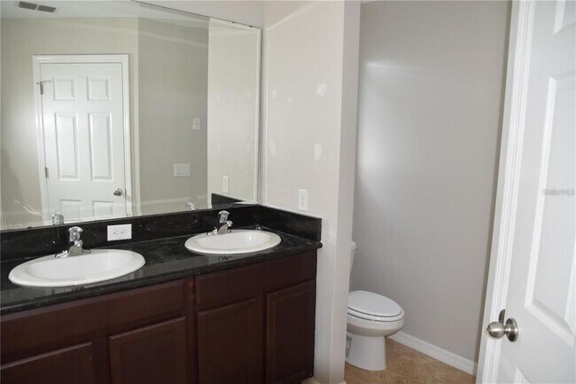 Building Photo - 711 Meadow Glade Dr