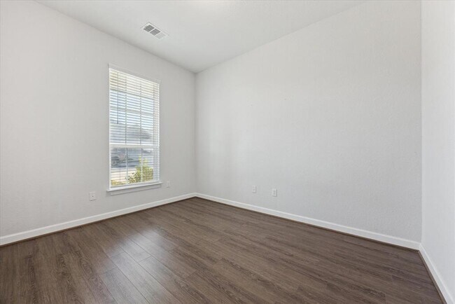 Building Photo - 623 Baretta Loop