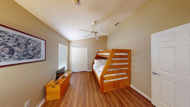 Building Photo - 4 BR 3 BA          POOL HOME    Highlands ...