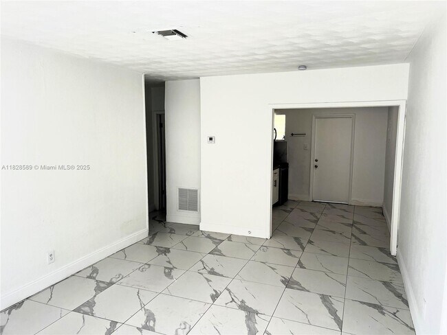 Building Photo - 2226 Cody St