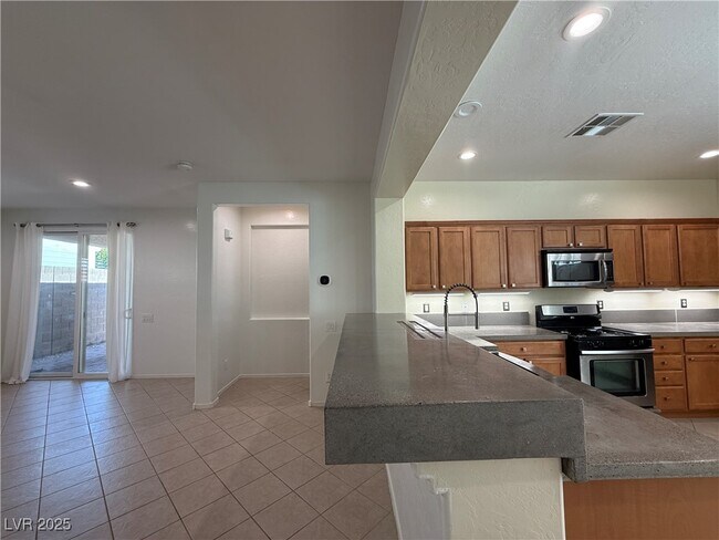 Building Photo - 2739 Mintlaw Ave