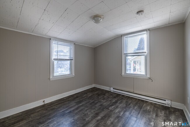 Building Photo - 793 Brewster St