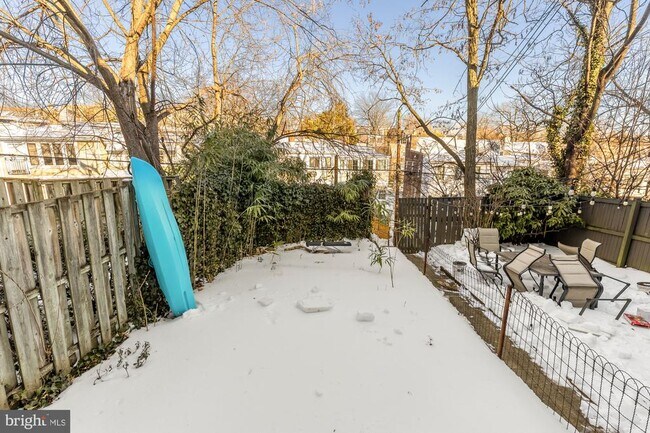 Building Photo - 2205 Observatory Pl NW