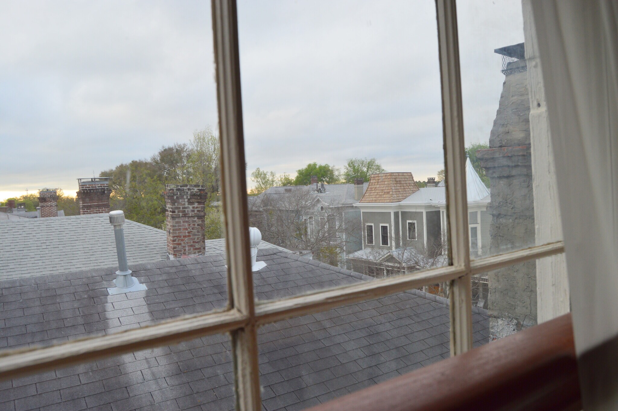 Building Photo - 203 W Waldburg St