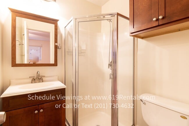 Building Photo - Nice large 2 Bedroom, 2 Bath Condo