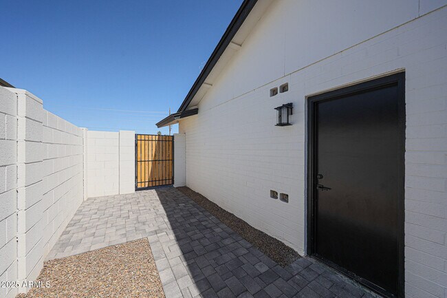 Building Photo - 11202 N 43rd Dr