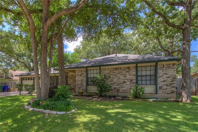 Building Photo - 307 Ridgewood Dr