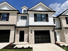 Building Photo - LUXURIOUS TOWNHOME ON THE WEST SIDE OF LEB...