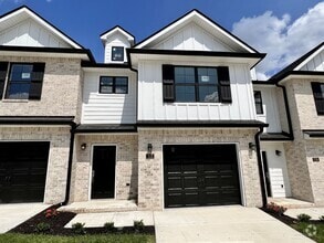 Building Photo - TOWNHOME ON WEST SIDE NEAR FIVE OAKS GOLF ...