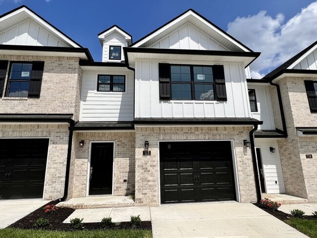 Primary Photo - TOWNHOME ON WEST SIDE NEAR FIVE OAKS GOLF ...