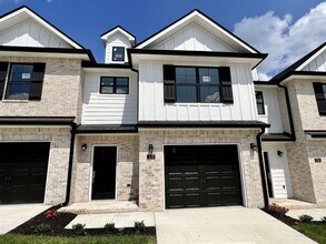 Building Photo - 718 Hollie Wy