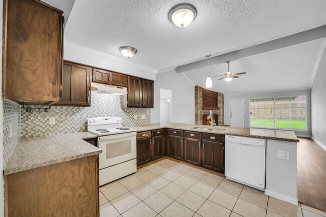 Building Photo - 13618 Piney Oaks Dr