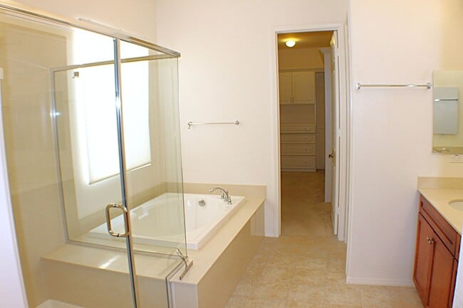 Building Photo - Welcome to Resort-Style Living at Four Sea...