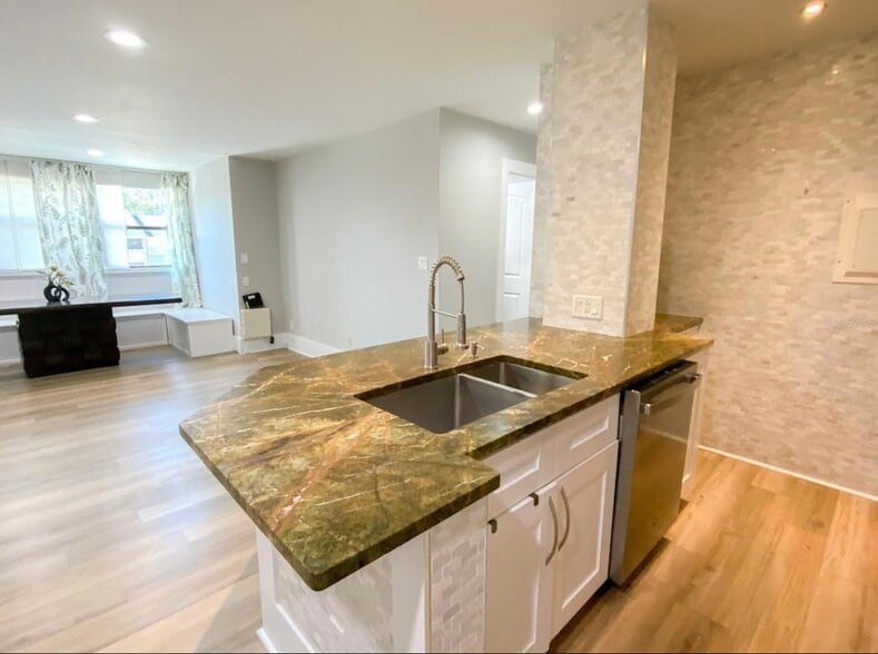 Building Photo - 1400 Gandy Blvd N