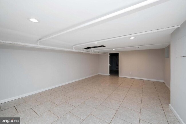 Building Photo - 1003 Magill Ave