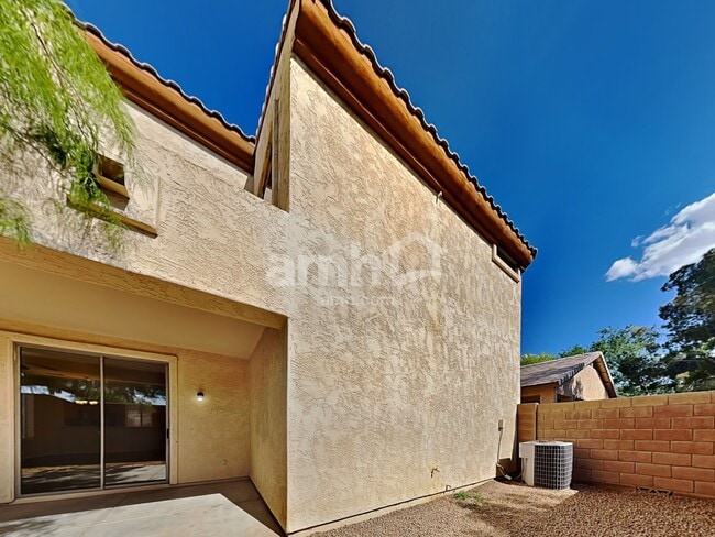 Building Photo - 2132 S Bernard