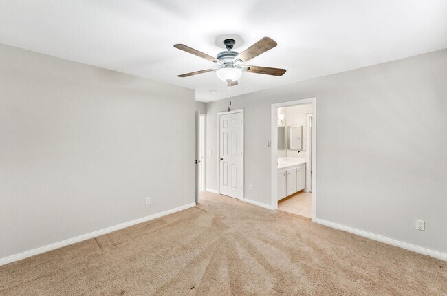 Building Photo - SUMMERLIN HOME, 3 BEDROOMS, LARGE BACKYARD, MINUTES FROM DOWNTOWN SUMMERLIN