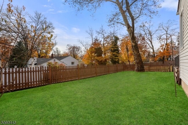 Building Photo - 214 S Valley Rd