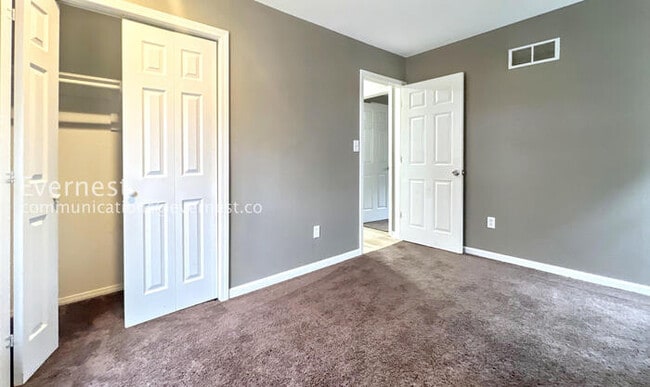 Building Photo - 309 SW Richwood Ln