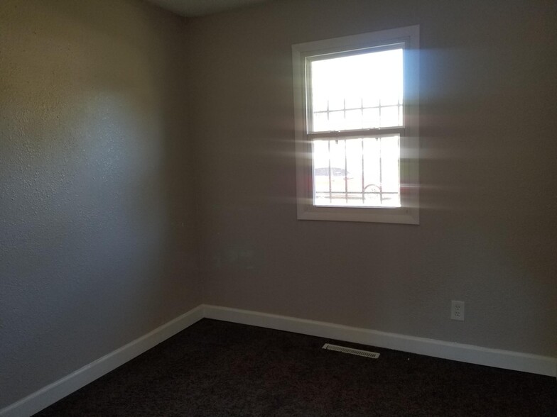 Building Photo - 3918 Oakley Ave