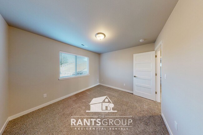 Building Photo - Beautiful Newer Construction!  Easy I5 access & JBLM Commute!